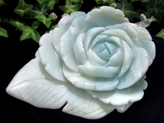 幸運を招く 蒼緑の薔薇 アマゾナイト 薔薇彫刻置物 高さ 41mm 横幅 114mm アマゾナイトがもたらす 言葉と心の調和 可愛らしい 一刀一石彫り 極上一点物