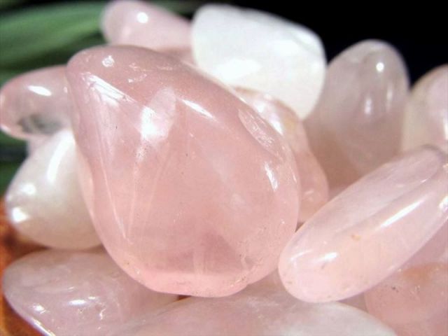 ぷっくりタイプ 大粒 ローズクォーツ さざれ 約200g 粒約10mm-20mm 美と愛の女神の石 ブラジル産 パワーストーン 天然石