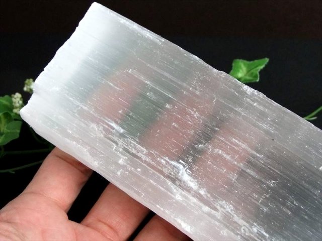 高品質 透明感有り ナチュラルセレナイト 原石 1個売り 長さ10cm以上の