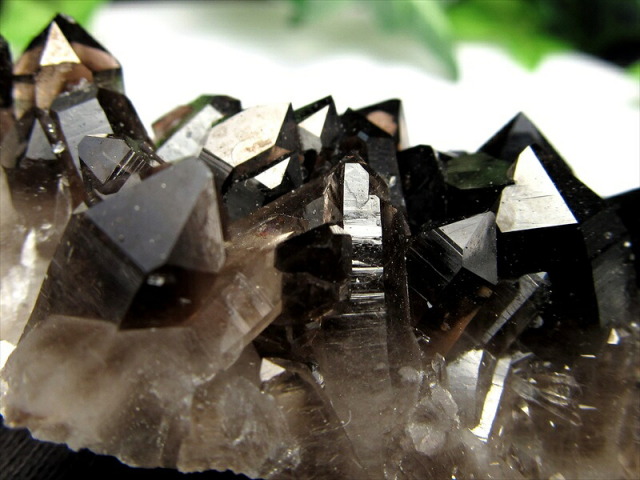 待望の再入荷 アーカンソー州産 モリオン結晶クラスター 最大幅約83mm 重さ128g 最強の魔除け・邪気払いの石 1点物 艶々極上 黒水晶 アーカンソー州産