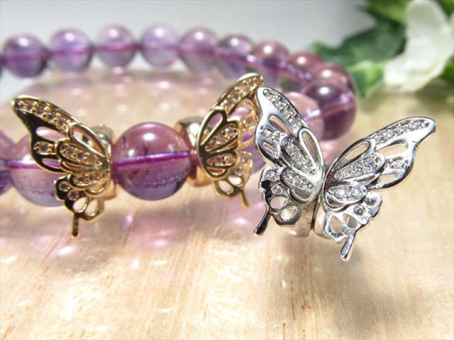 煌めくバタフライチャーム 選べる2色 バタフライ デザイン アクセサリーパーツ ゴールド シルバー 2個1セット売り 最大長さ約15mm 通し穴径約4.3mm