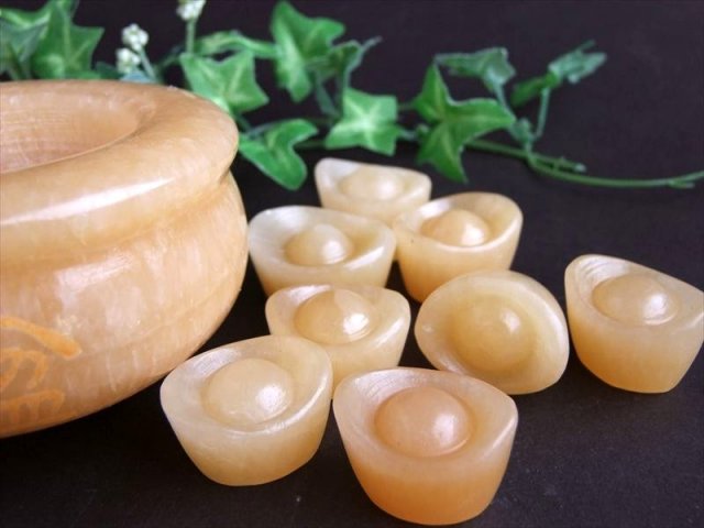 アラゴナイト 元宝 8個&聚寶盆セット 聚寶盆サイズ幅約10cm 高さ約5.5
