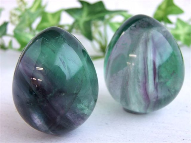 マルチカラーフローライト エッグ 卵型 置物 1個売り 高さ約47mm前後 重さ105g-125g前後 心身のバランスを正常に保ち自然体へと導く石 アメリカ産