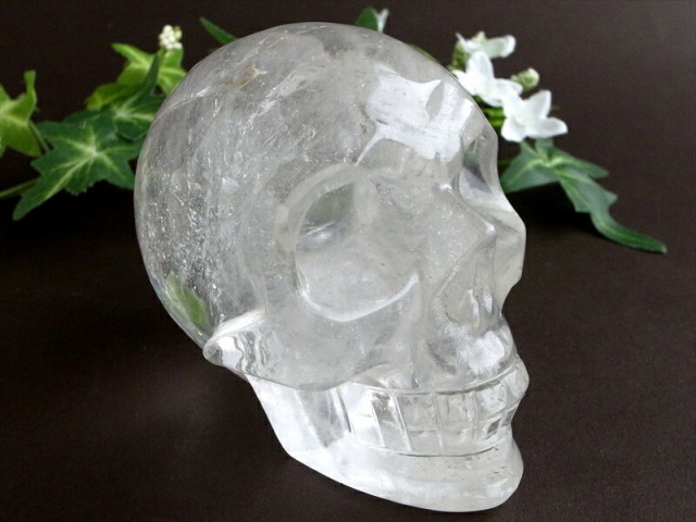 クールなスカルヘッド 水晶 スカル 彫刻 置物 最大幅約97mm 重さ約673g 生命の再生を象徴するモチーフ 秀逸 一刀一石彫り 一点物 パワーストーン 天然石