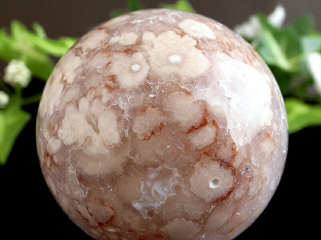 桜を思わせる花模様 桜瑪瑙 丸玉 置物 台座付 直径53.5mm 重さ210.7g ふんわりピンクカラー 1点物 マダガスカル産 パワーストーン 天然石