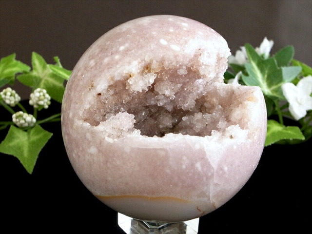 桜を思わせる花模様 笑口 桜瑪瑙 丸玉 置物 台座付 直径68mm 重さ363g ふんわりピンクカラー 1点物 マダガスカル産 パワーストーン 天然石