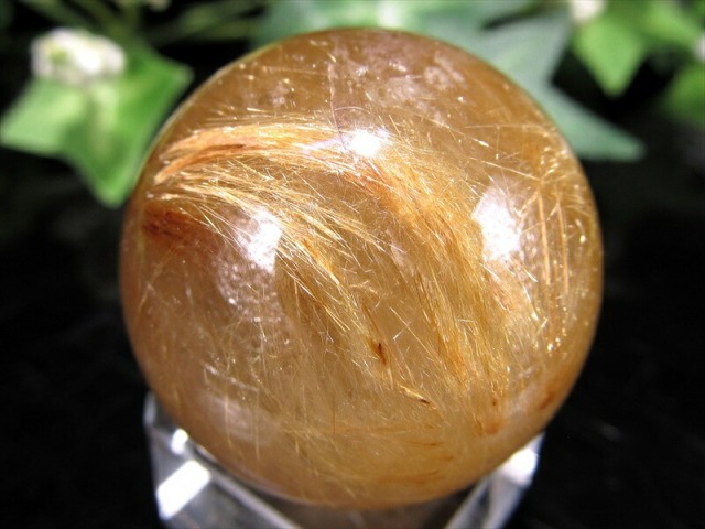 針たっぷり ゴールドルチル クォーツ 丸玉 K9クリスタル台座付 直径約31mm 重さ42.8g ルチルクォーツ パワーストーン 一点もの ブラジル産 パワーストーン