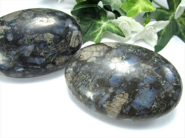 ケセラストーン パームストーン 重さ 約70g前後 大きさ約6cm×4cm 安心感を与える石 マッサージ用天然石 トルマリンの20倍のマイナスイオンを放出 タンブル