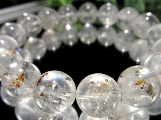 水晶の中に浮かぶ琥珀色の鉱物景色 マーカサイトインクォーツ 白鉄鉱入り水晶 ブレスレット 12mm-12.5mm×17珠 希少なマーカサイトとライモナイトの共演