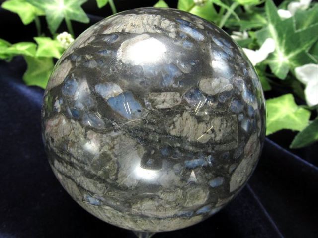 待望の再入荷 ケセラストーン 丸玉 置物 台座付き 直径約68mm 重さ471g トルマリンの20倍のマイナスイオンを放出 癒し 安心感を与える石