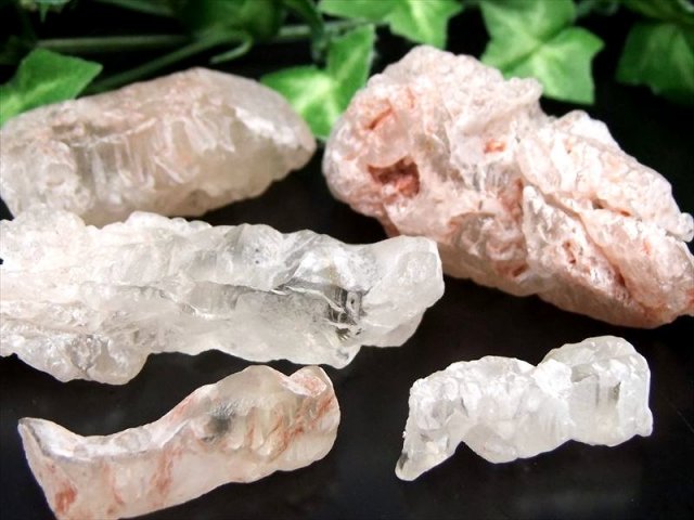 希少なピンク アイスクリスタル エッチドクォーツ 結晶 原石 約100gセット 6-12個入り 大自然が生み出した特殊形状水晶 マダガスカル産 パワーストーン 天然石
