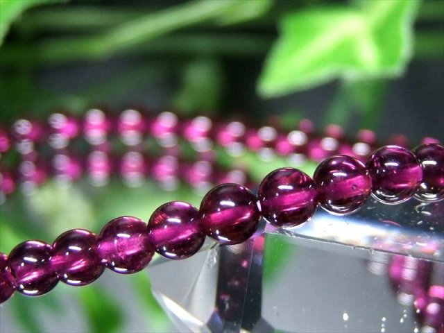 超透明 これぞロードライト S級 ロードライトガーネット ブレスレット 4.5mm-5mm×42珠 真実の愛の石 歴史上最も古い宝石のひとつ 赤紫色の柘榴石