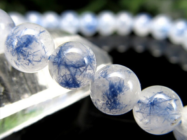 水晶に咲く群青の花 4A デュモルチェライト イン クォーツ ブレスレット 6mm-6.5mm×29珠 ロイヤルブルーガーデン クォーツ 超透明 一点もの ブラジル