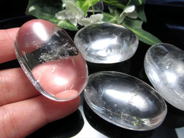 高品質 天然水晶 パームストーン 1個売り 重さ50g-70g つやつや 磨き石