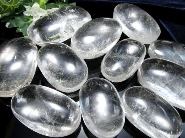 高品質 天然水晶 パームストーン 1個売り 重さ50g-70g つやつや 磨き石