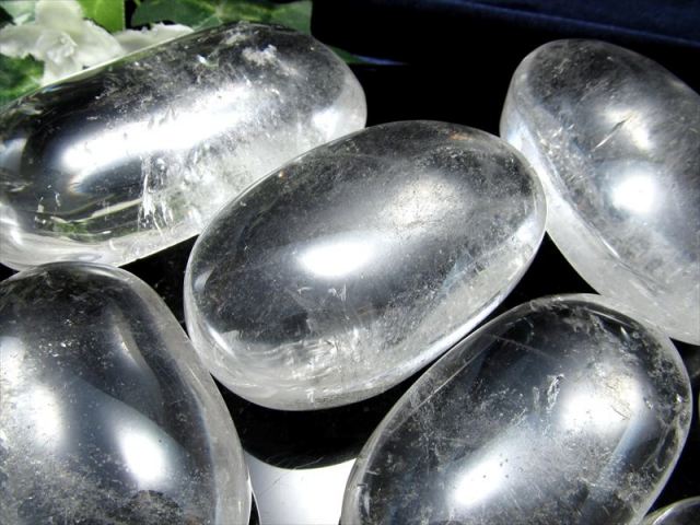高品質 天然水晶 パームストーン 1個売り 重さ50g-70g つやつや 磨き石