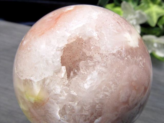 イエローカラー入り 桜瑪瑙 丸玉 置物 直径49mm 重さ154g ふんわりピンクカラー 笑口メノウ 桜を思わせる花模様1点物 マダガスカル産 パワーストーン 天然石