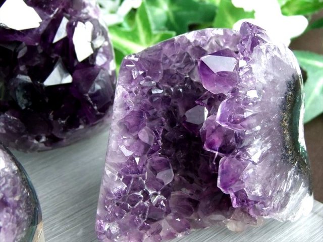 濃い紫 手の平サイズ 4A アメジスト 紫水晶 クラスター スタンドタイプ