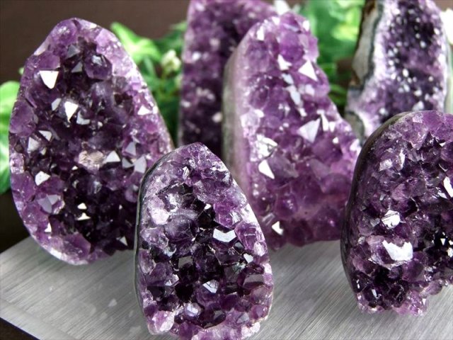 濃い紫 手の平サイズ 4A アメジスト 紫水晶 クラスター スタンドタイプ