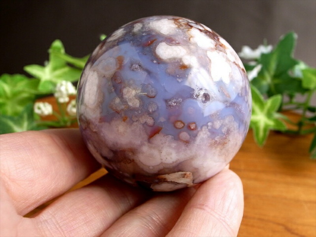 夜桜を思わせる花模様 ブルー桜瑪瑙 丸玉 置物 台座付 直径53mm 重さ