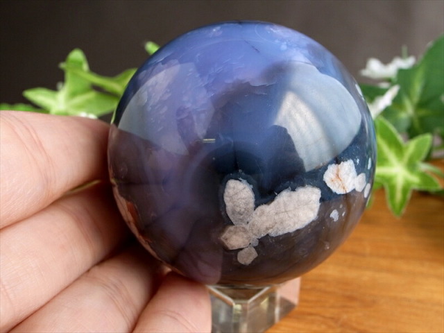 夜桜を思わせる花模様 ブルー桜瑪瑙 丸玉 置物 台座付 直径57.5mm 重さ 夜桜を思わせる花模様 ブルー桜瑪瑙 丸玉 置物 台座付 直径57.5mm 重さ