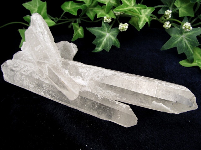 聖なる大地が生んだ 二つの光の結晶 内モンゴル産 ブリッジクォーツ 水晶 最大幅146mm 重さ231.5g ブリッジクォーツが紡ぐ 奇跡の調和 稀少1点物