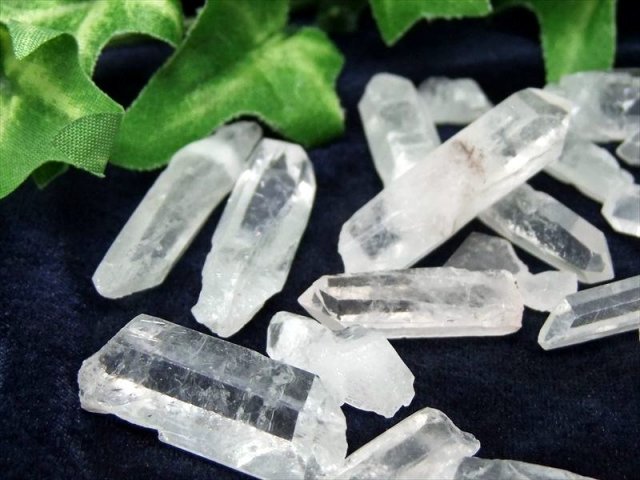天然クリスタルポイント 詰め合わせ 200グラム入り 透明 激安 水晶結晶