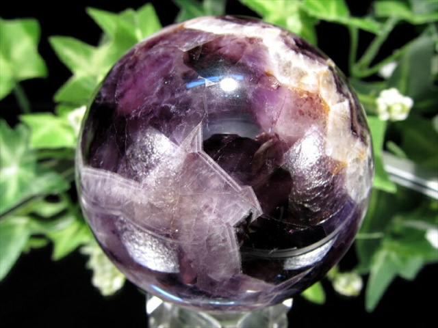 くっきり結晶 シェブロン アメジスト 丸玉 直径52mm 重さ191g くっきり山模様 愛の守護石 癒しと安らぎの石 一点もの 紫水晶 ブラジル産 パワーストーン