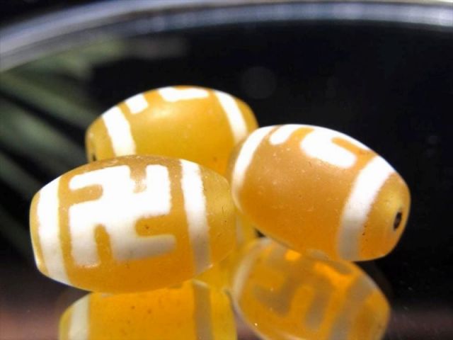 珍しいビタミンカラー 卍天珠 まんじてんじゅ 最大長さ約11.5mm-12mm 1個売り 少量限定入荷 天然玉髄使用 ころころ超ミニサイズ天珠 頭脳向上・財運向上