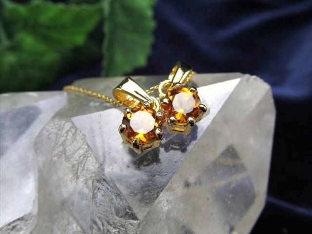 希少 コンゴ産 シトリン ペンダントトップ ラウンドカット ゴールドカラー 石サイズ約5mm 1個売り 天然非加熱シトリン 超透明宝石質