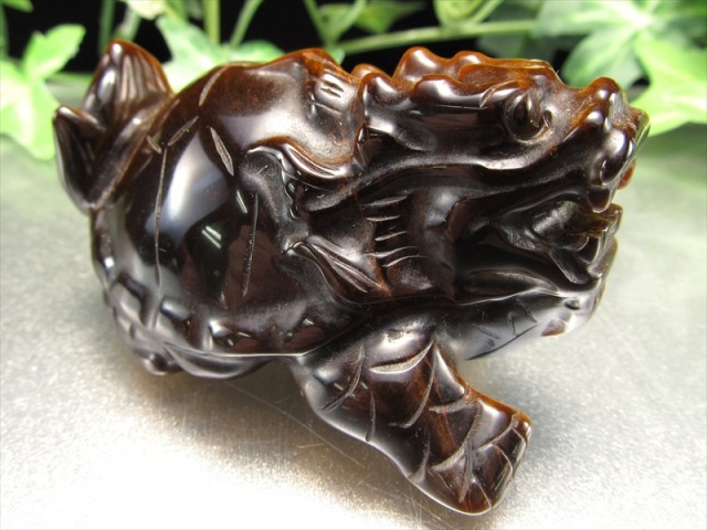 超美品　タイガーアイ　虎目石で作った龍亀(ロングイ)　天然石　風水　開運　龍　亀 大サイズ タイガーアイ ロングイ 龍亀 彫刻 置物 最大幅約62mm 重さ