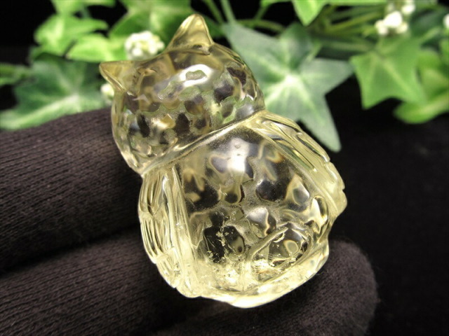高品質 シトリン フクロウ彫り 止まり木 流木台座 付き 高さ41mm 重さ