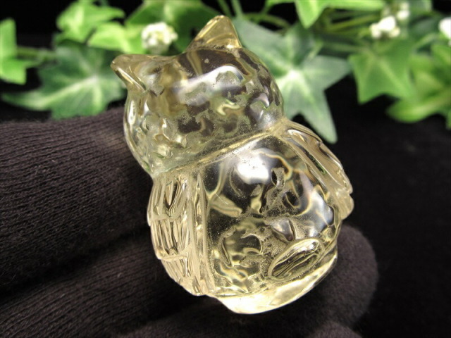 高品質 シトリン フクロウ彫り 止まり木 流木台座 付き 高さ41mm 重さ
