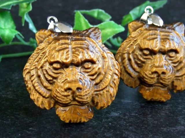 大迫力 タイガーアイ 虎彫り ペンダントトップ 石サイズ幅約35mm-45mm 1個売り 虎の目模様が美しい イエロータイガーアイ 南アフリカ産 パワーストーン 天然石