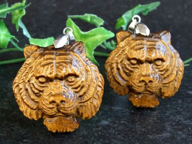 大迫力 タイガーアイ 虎彫り ペンダントトップ 石サイズ幅約35mm-45mm