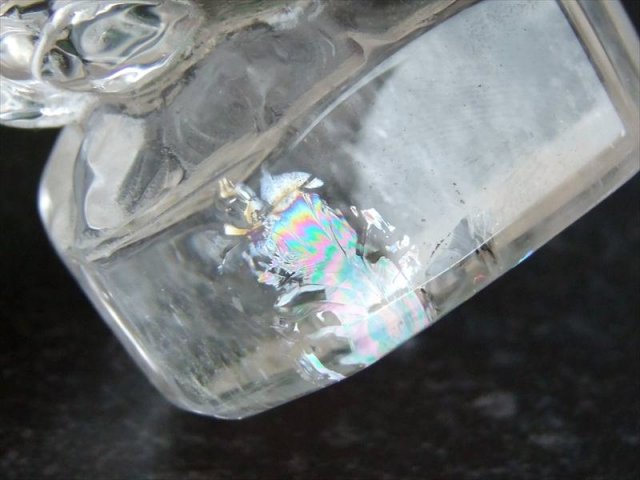 極上彫刻置物 天然水晶 布袋尊 彫刻置物 木製台座付き 高さ約87mm 重さ