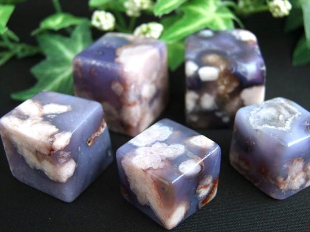夜桜めのう ブルー桜瑪瑙 キューブ 置物 重さ約40g-60g 1個売り ブルー