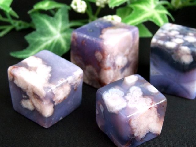 夜桜めのう ブルー桜瑪瑙 キューブ 置物 重さ約40g-60g 1個売り ブルー