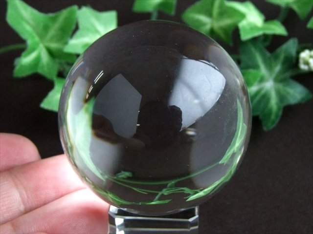 店頭展示中 完全透明 一切の曇りなし 無垢水晶 丸玉 重さ 177g 直径50.3mm 極上の透明感 天然水晶 天然石 クリスタル台座と豪華BOX付 一点物 ブラジル産