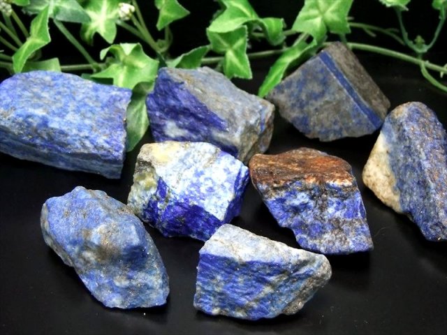 最古の聖石 1個売り ラピスラズリ 青金石 ラフ原石 25g-50g 幸運を運ぶ
