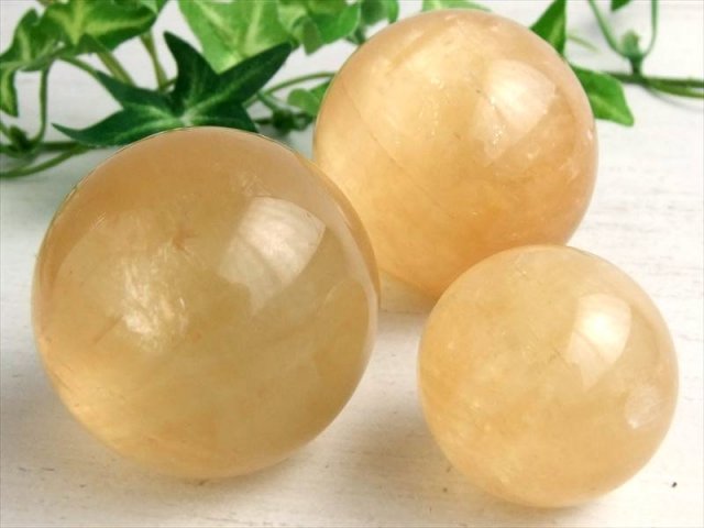 4A ゴールデン カルサイト 丸玉 直径約30mm-32mm前後 1個売り 透明感抜群 美麗 つやつや 虹入りも 繁栄と成功の象徴 メキシコ産 パワーストーン 天然石