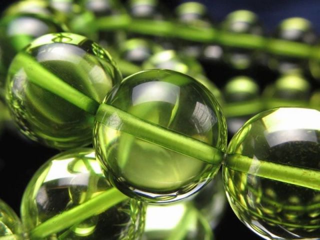 オリーブグリーンカラー 5A グリーンアンバー ブレスレット 約10mm×20珠前後 発色美しいリトアニアアンバー 極上透明 バルト海産 パワーストーン 天然石