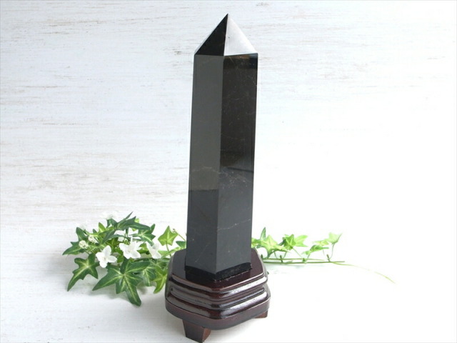 黒水晶 モリオン ポイント 専用木製台座付 重さ1574g 高さ約28cm 強力な邪気払い 浄化の黒い水晶 モリオン ポイント置物 チベット産 パワーストーン 天然石