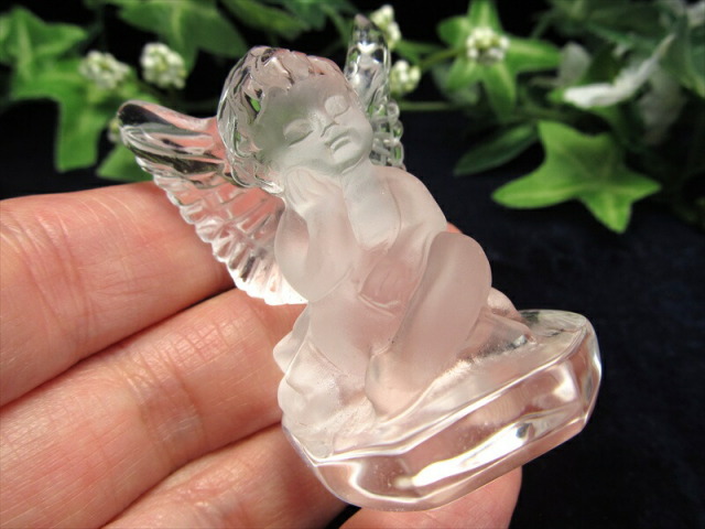 天使の微笑み ベビーエンジェル 天然 水晶彫刻置物 高さ約52mm 重さ約