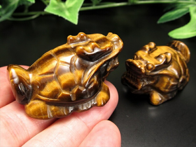 小サイズ タイガーアイ ロングイ 龍亀 彫刻 置物 最大幅約40mm 重さ27g