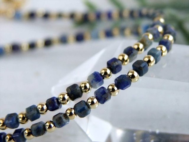 ラピスラズリ キューブカットワイヤーブレスレット 幅約2mm-2.5mm