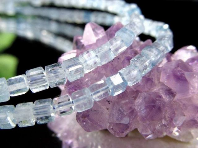 アクアマリン キューブカット デザインブレスレット 石サイズ幅約3mm-3.5mm キラキラ繊細カット 海の妖精の宝物 天使の石 3月の誕生石 アジャスター金具付