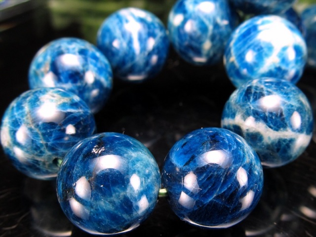 激レア 蛍光アウイナイト 濃色ブルーカラー 蛍光アウイナイト 藍宝石 ブレスレット 13mm-13.5mm×16珠 一点物 アフガニスタン産 パワーストーン 天然石