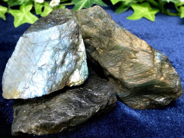 神秘的なレインボーシラー ラブラドライト ラフ原石 1個売り 110g-130g