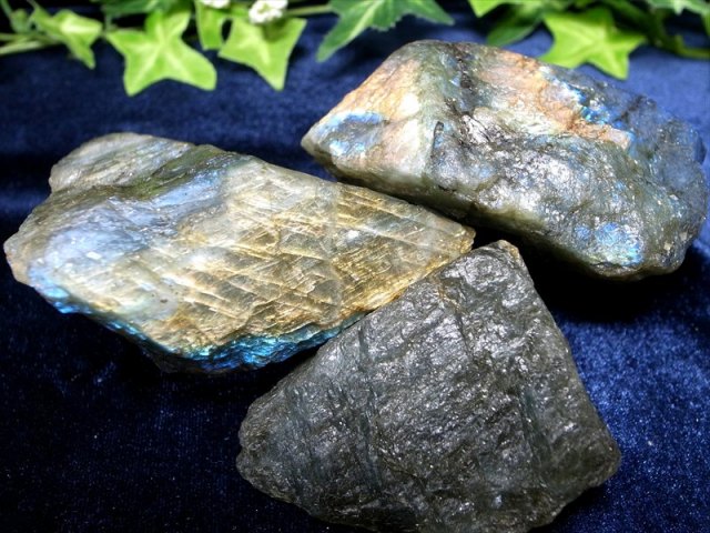 神秘的なレインボーシラー ラブラドライト ラフ原石 1個売り 110g-130g